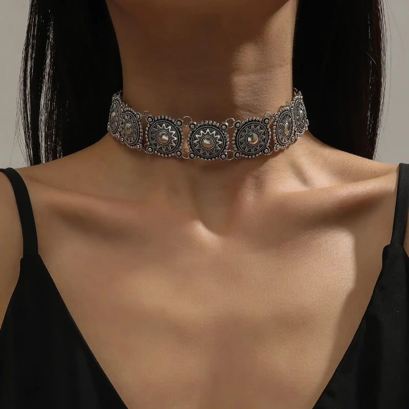 Solenne Renaissance Ornate Choker