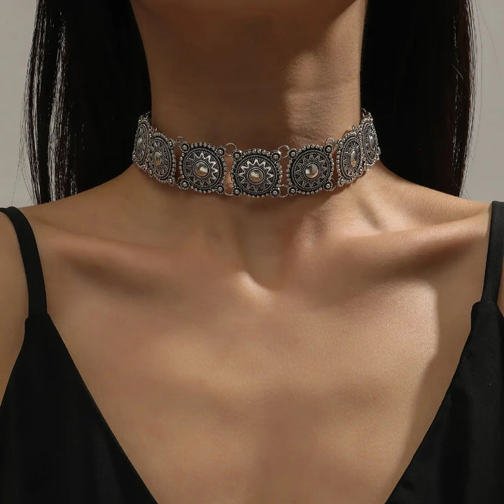 Solenne Renaissance Ornate Choker