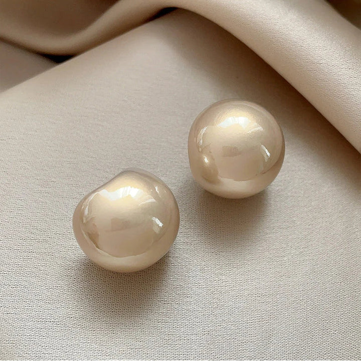 Effortlessness Pearl Studs