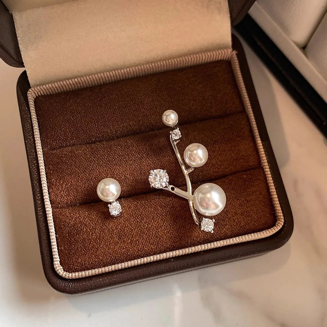 La Balance Pearl Earrings
