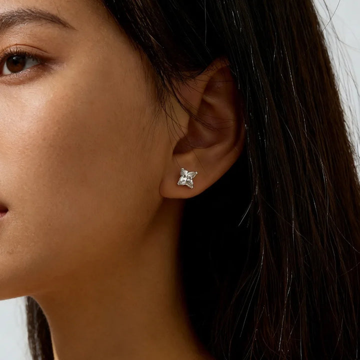 Préstine Silver Diamond Earrings