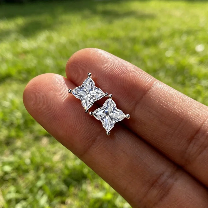 Préstine Silver Diamond Earrings