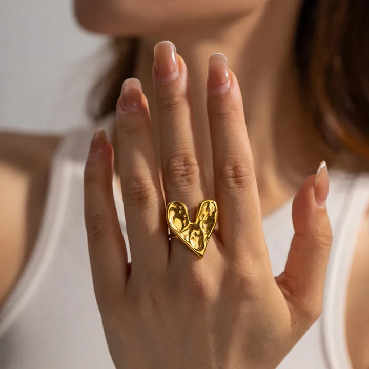 Victoría Steel Heart Ring