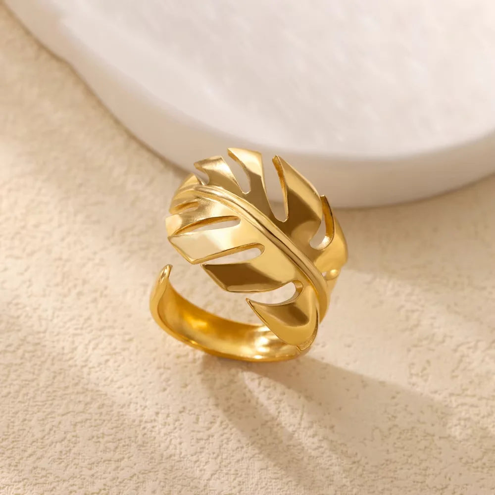 Selvine Leaf Ring