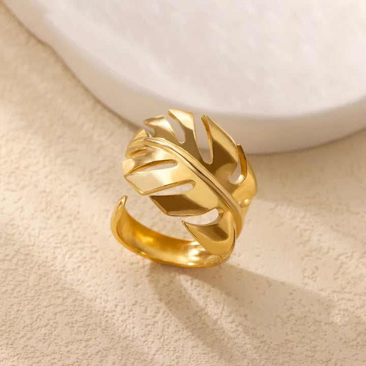 Selvine Leaf Ring