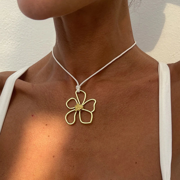 Amara Vaé Necklace
