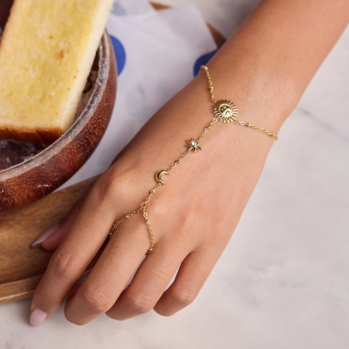 Elanor Vogue Hand Chain