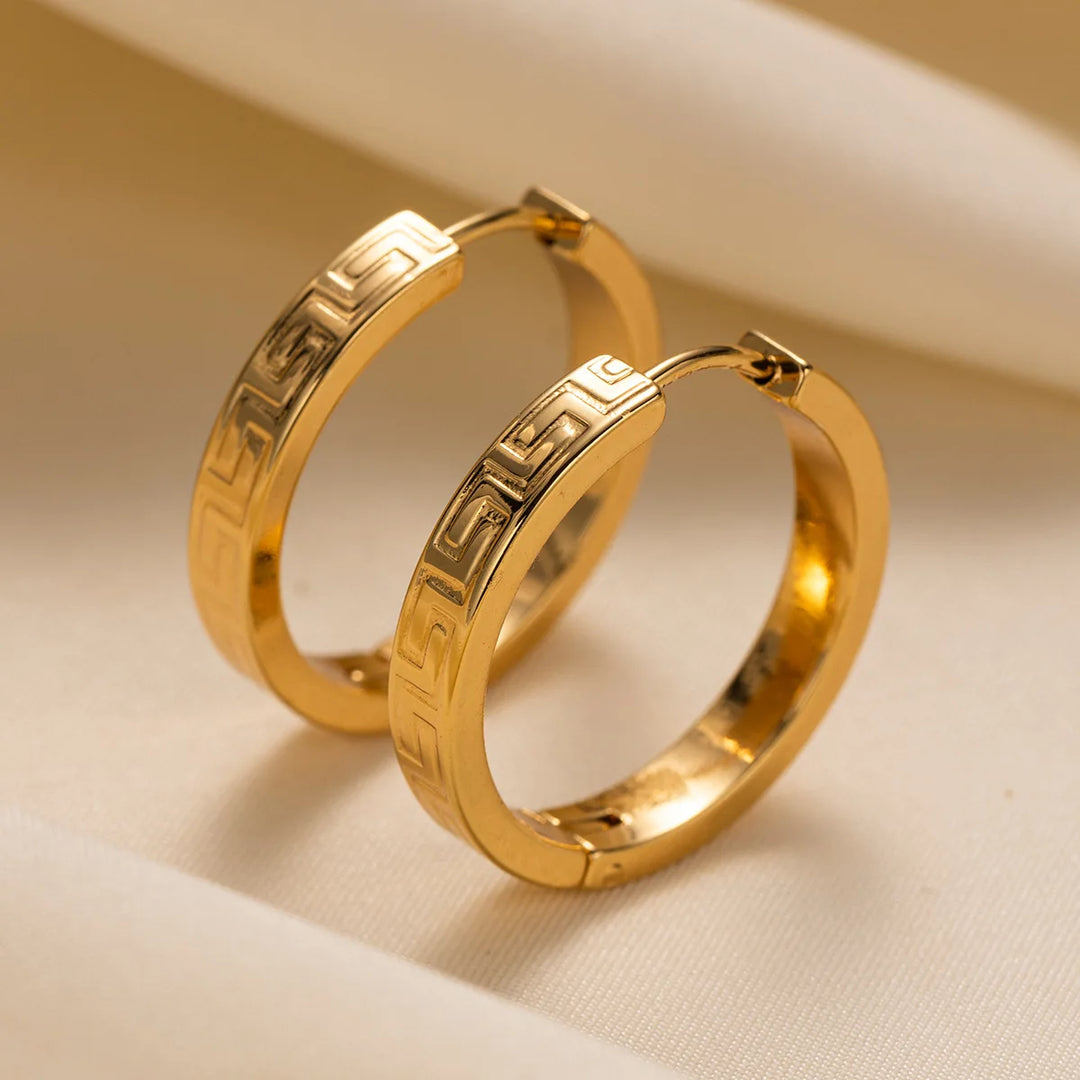 Majestica Hoops Earrigs