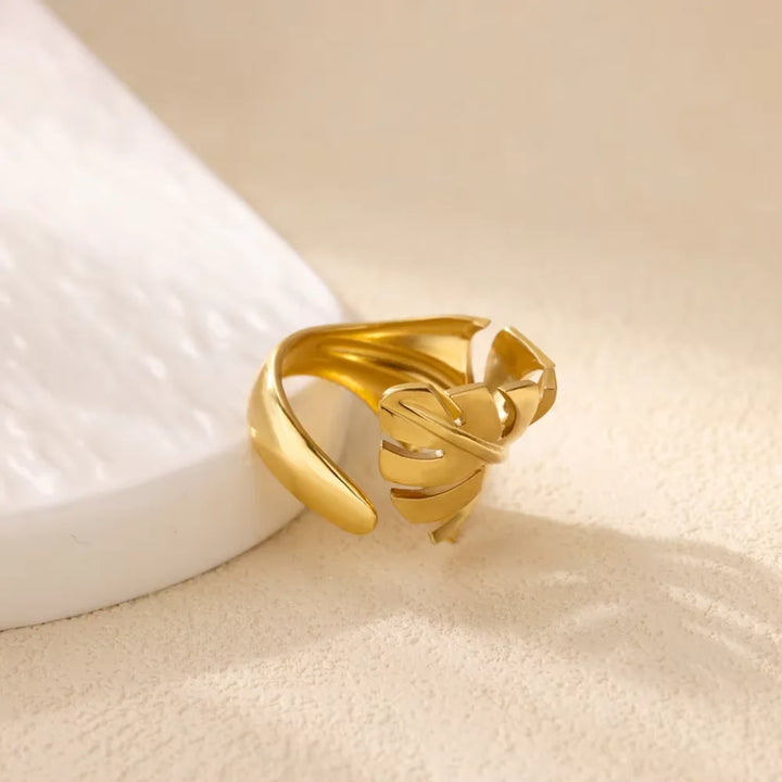Selvine Leaf Ring