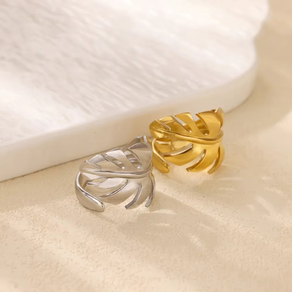 Selvine Leaf Ring