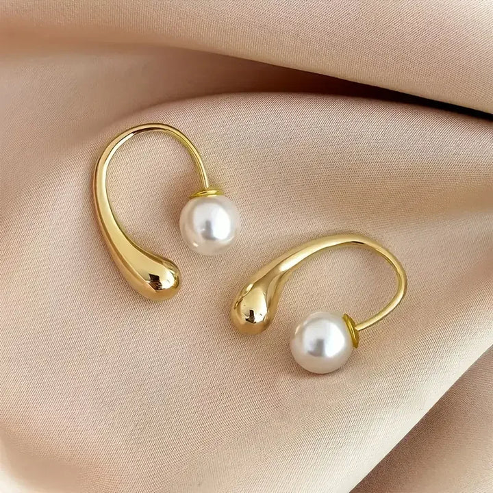Poise Pearls Sculptural Earrings