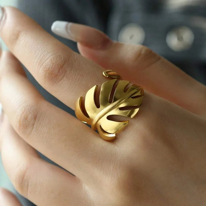 Selvine Leaf Ring