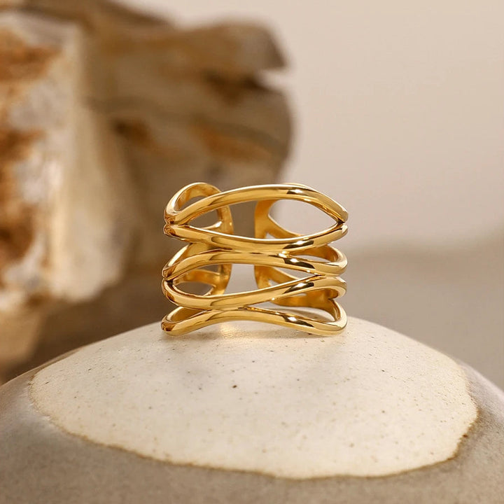 Paralina Twist Ring