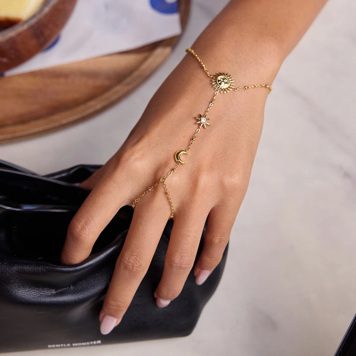 Elanor Vogue Hand Chain