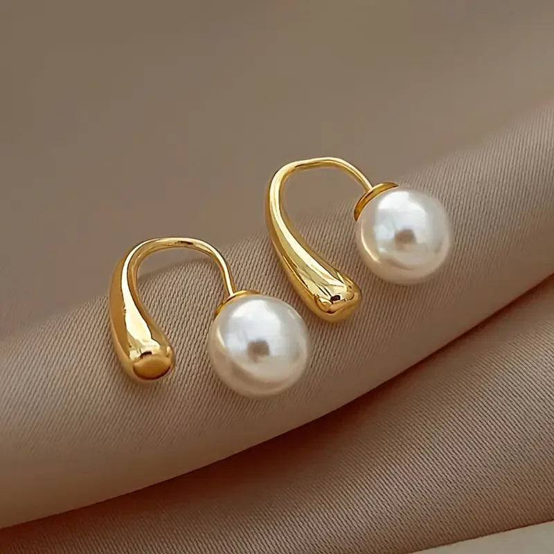 Poise Pearls Sculptural Earrings