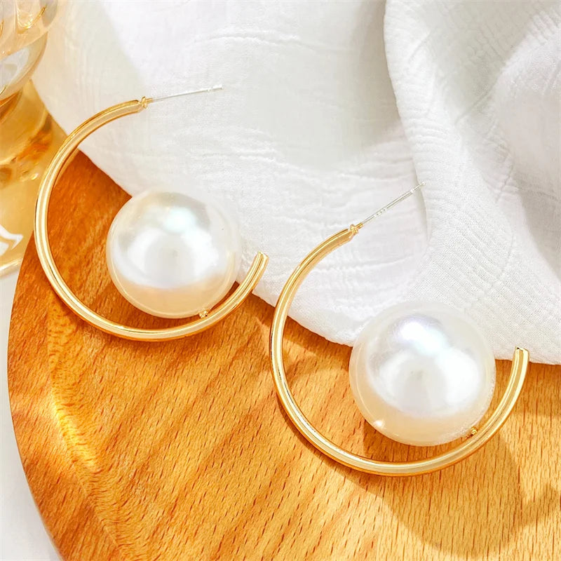 Demitría Pearl Hoops
