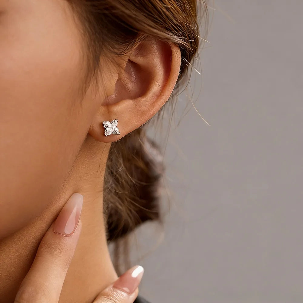 Préstine Silver Diamond Earrings