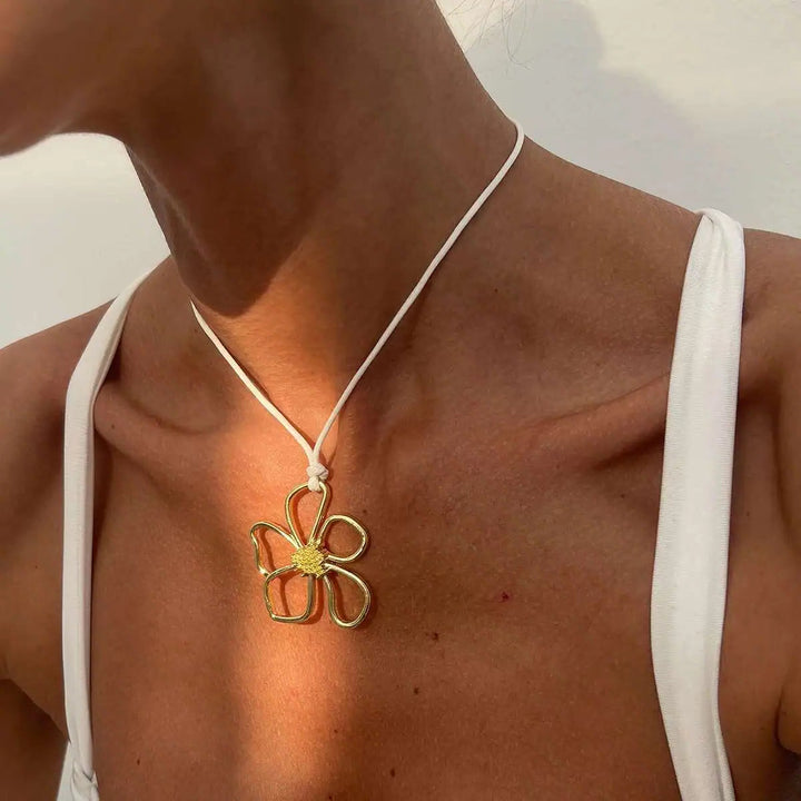 Amara Vaé Necklace