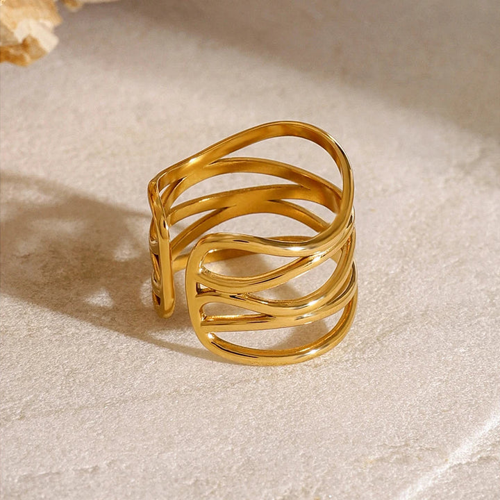 Paralina Twist Ring