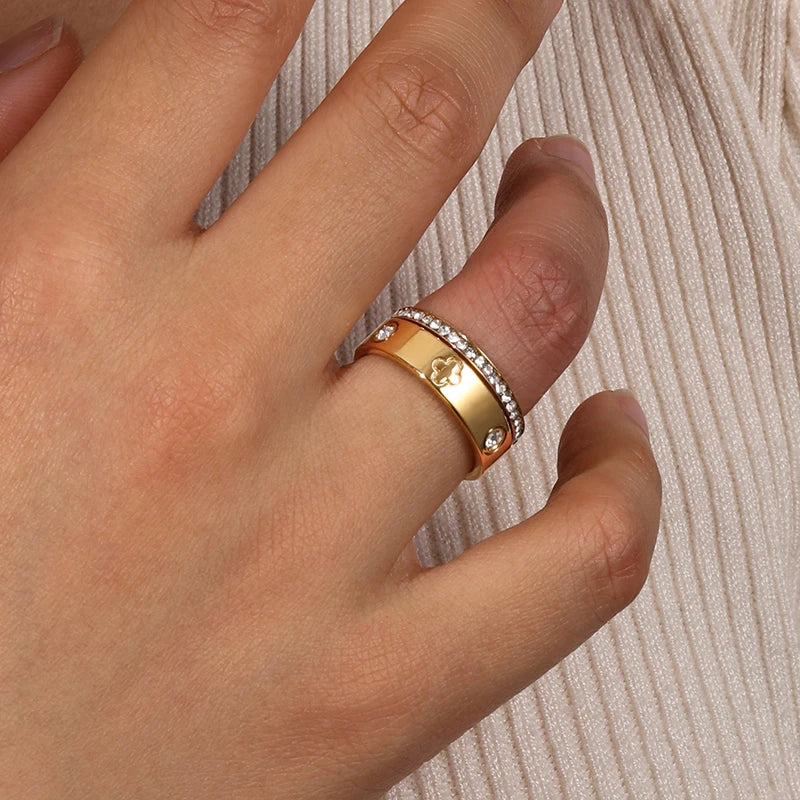 Corvin Clover Ring