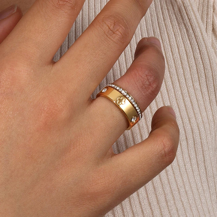 Corvin Clover Ring