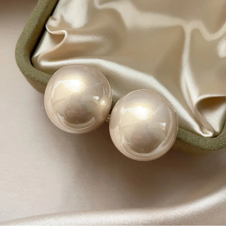 Effortlessness Pearl Studs