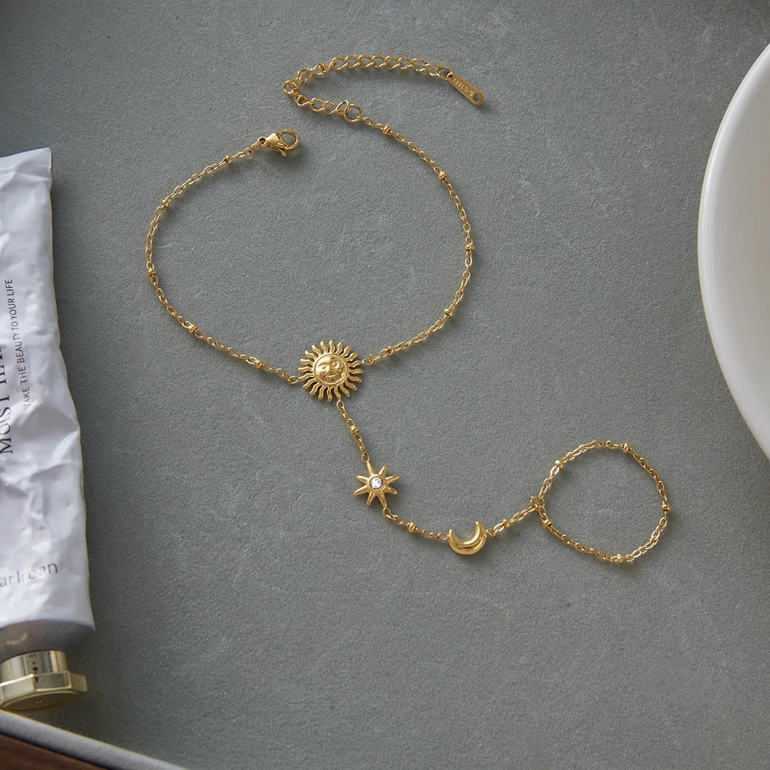 Elanor Vogue Hand Chain