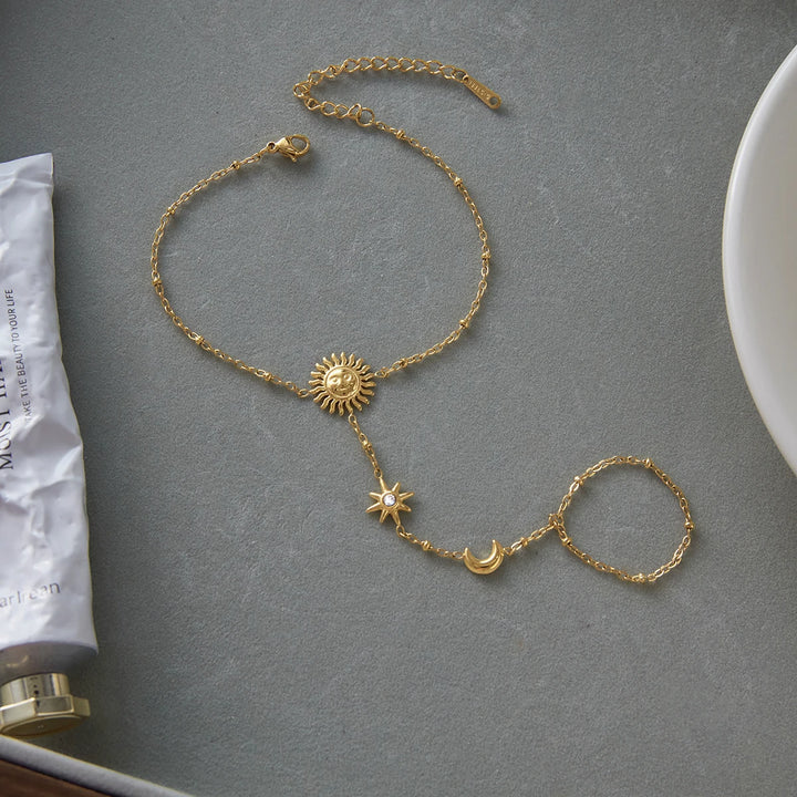 Elanor Vogue Hand Chain