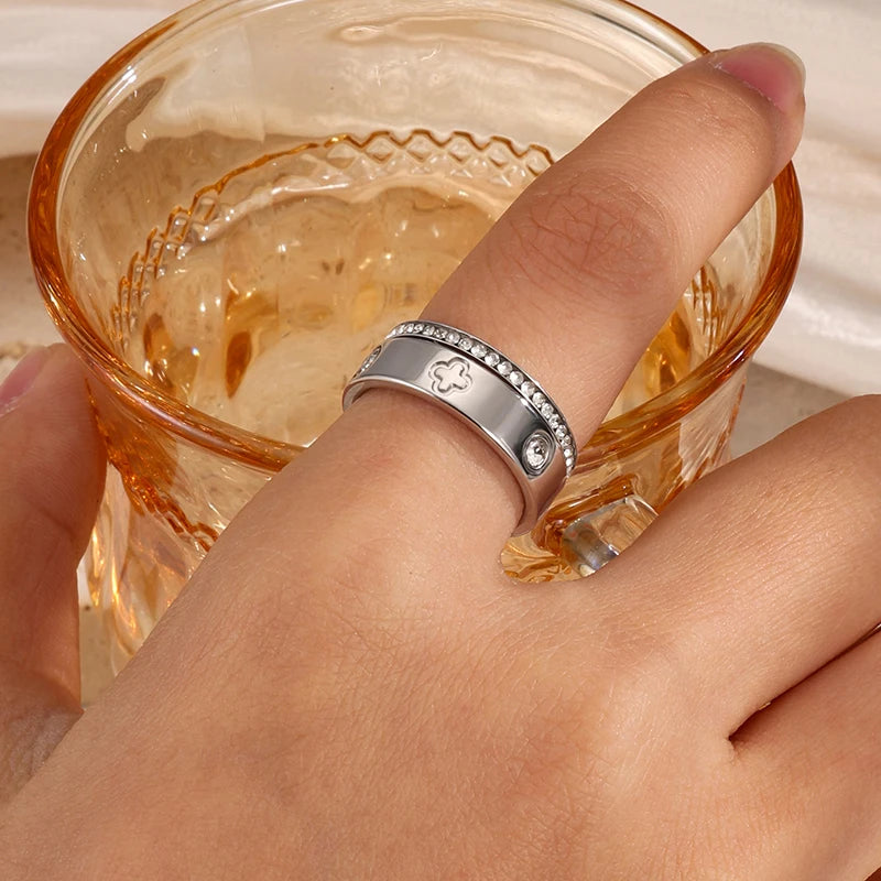 Corvin Clover Ring