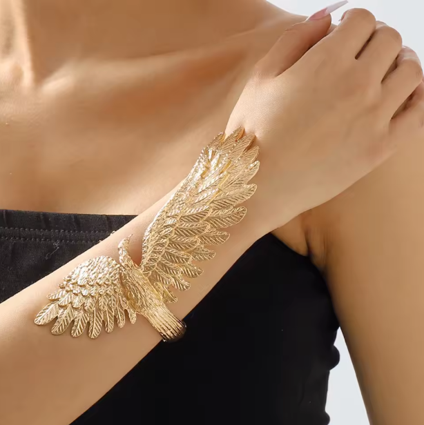 Aviella Arc Bracelet