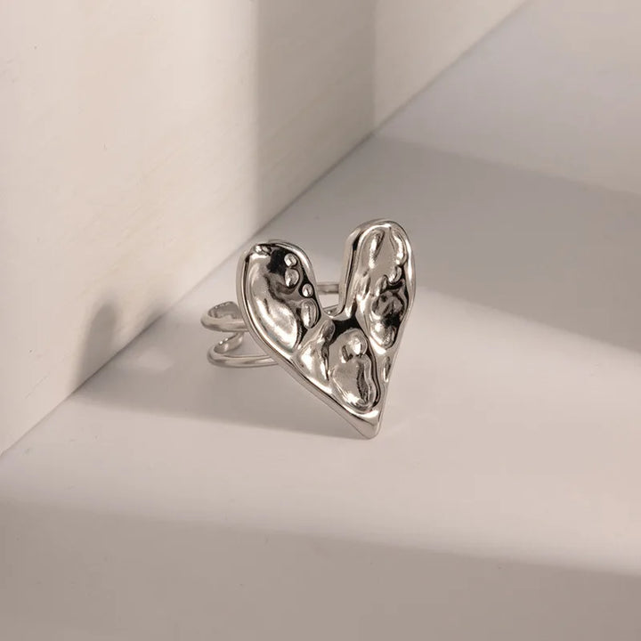 Victoría Steel Heart Ring