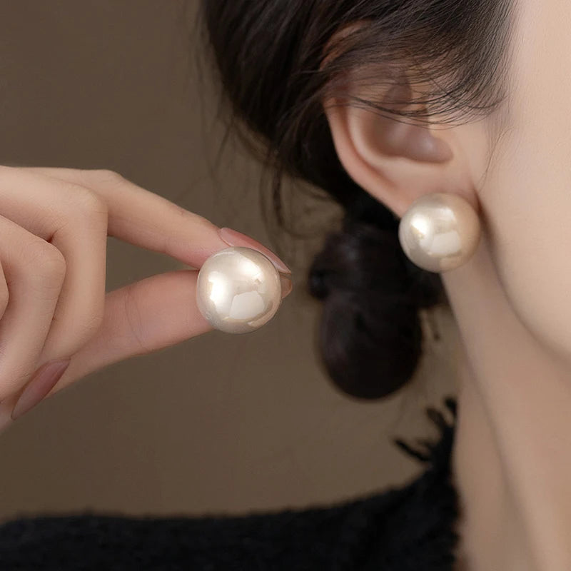 Effortlessness Pearl Studs