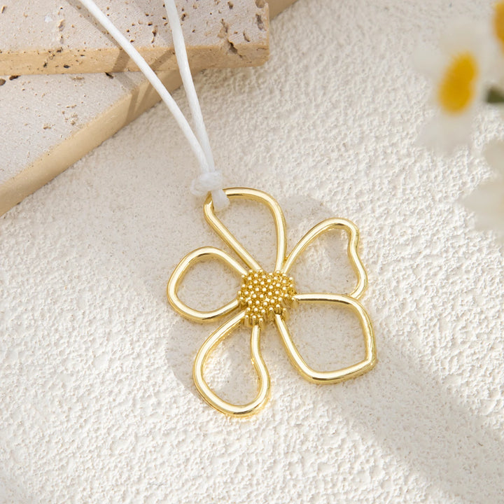 Amara Vaé Necklace
