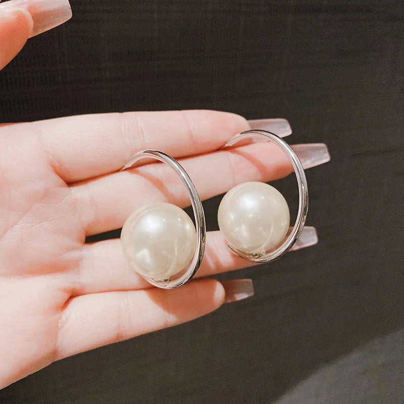 Demitría Pearl Hoops