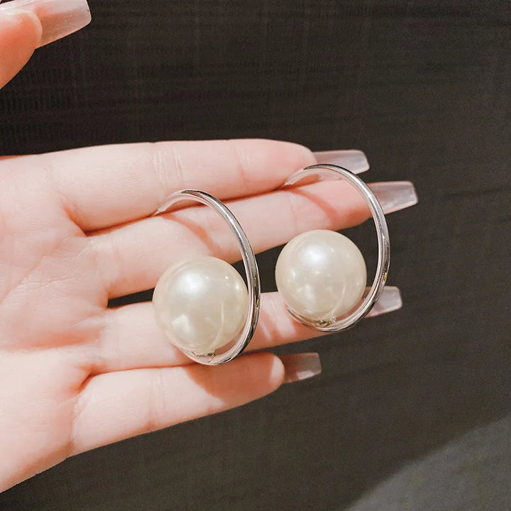 Demitría Pearl Hoops